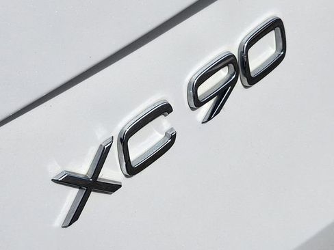 Certified 2023 Volvo XC90 B5 Plus w/ Protection Package Premier image 18