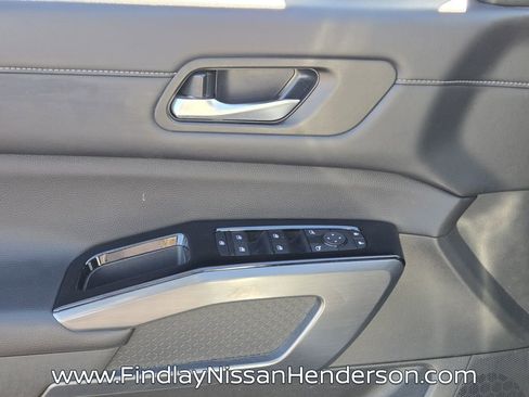 Used 2024 Nissan Pathfinder SL FWD image 20