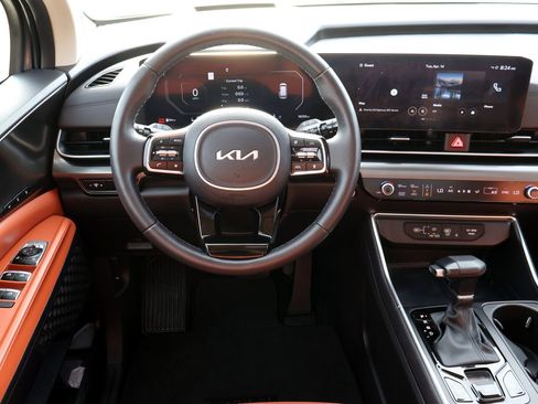 Used 2025 Kia Carnival SX Prestige FWD image 16