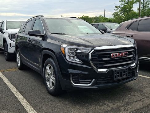 Used 2024 GMC Terrain SLE w/ Driver Convenience Package FWD image 1
