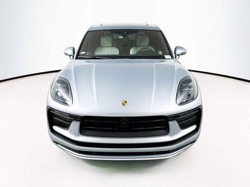 Certified 2025 Porsche Macan S image 6