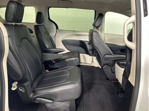 Used 2022 Chrysler Pacifica Touring-L AWD/4WD image 27