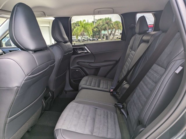 New 2026 Mitsubishi Outlander SE FWD image 14