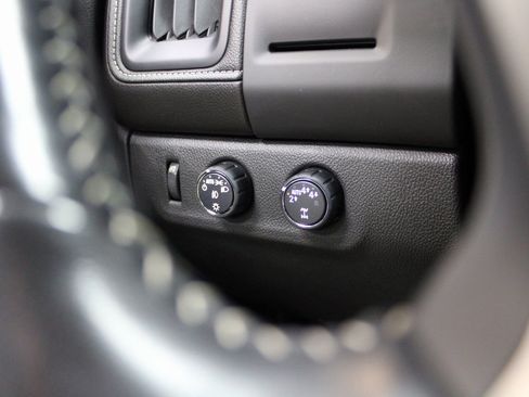 Used 2021 GMC Canyon Denali image 34