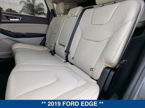 Used 2019 Ford Edge Titanium image 21