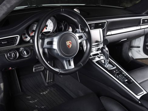 Used 2015 Porsche 911 Turbo S image 4