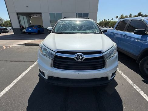 Used 2016 Toyota Highlander Plus FWD image 3