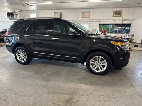 Used 2015 Ford Explorer XLT w/ Equipment Group 202B AWD/4WD image 5