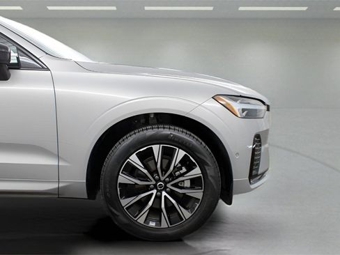 Certified 2025 Volvo XC60 B5 Plus image 34