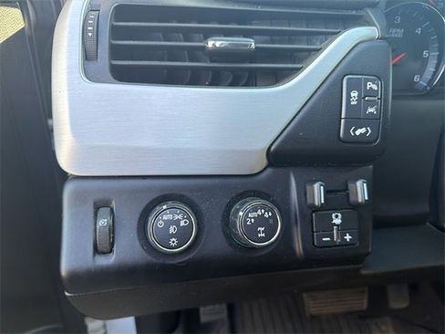 Used 2019 GMC Yukon XL SLT w/ HD Trailering Package image 9