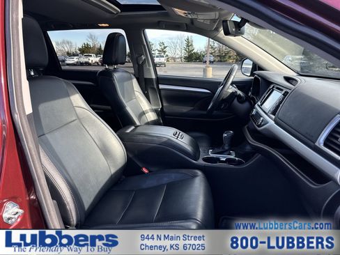 Used 2017 Toyota Highlander XLE image 24