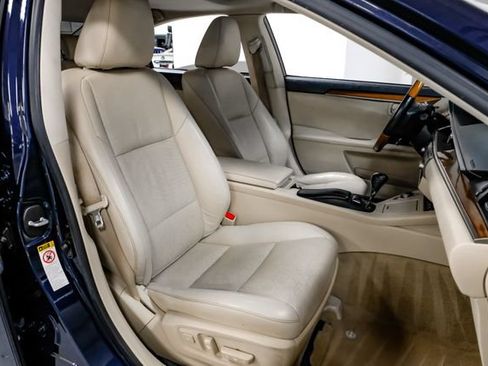 Used 2014 Lexus ES 300h w/ Luxury Package w/Bamboo Trim FWD image 30
