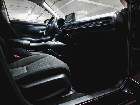 Used 2025 Honda HR-V LX image 21