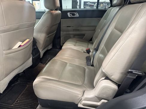 Used 2015 Ford Explorer XLT w/ Equipment Group 202A image 10