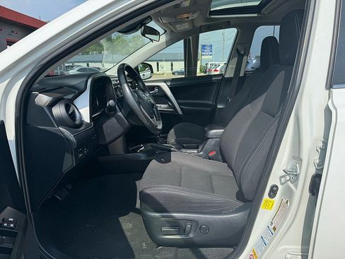 Used 2018 Toyota RAV4 XLE AWD/4WD image 17