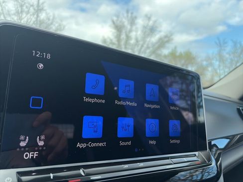 Used 2025 Volkswagen Atlas Peak Edition SE image 15