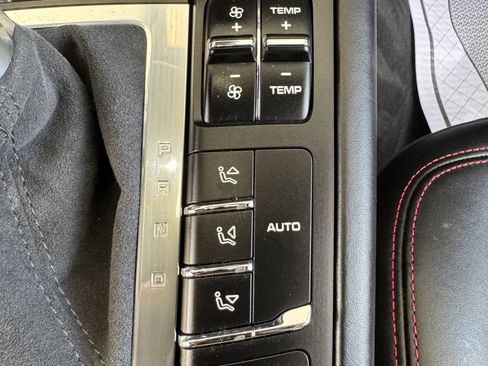 Used 2017 Porsche Macan GTS AWD/4WD image 36