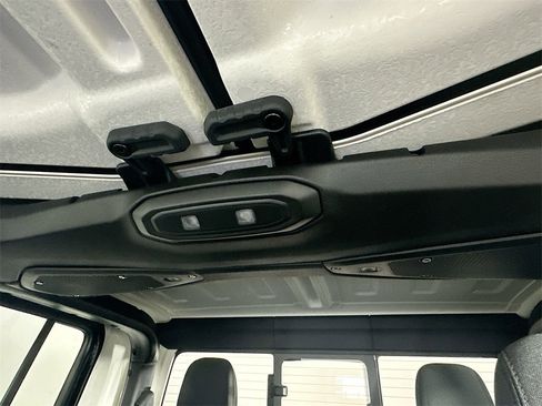 New 2025 Jeep Gladiator Rubicon w/ Convenience Group image 14