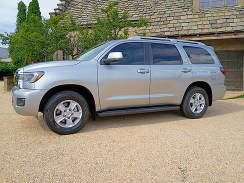 Used 2020 Toyota Sequoia SR5 RWD image 6