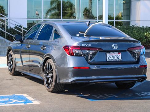 Used 2025 Honda Civic Sport image 9