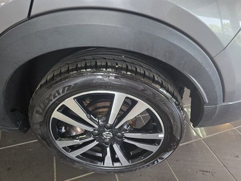 Used 2020 Nissan Kicks SV FWD image 39