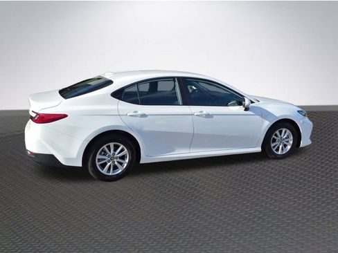 Used 2026 Toyota Camry LE image 4