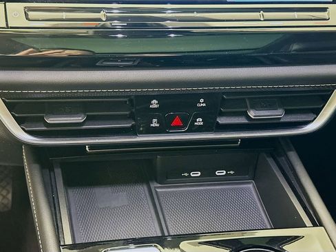 Used 2024 Volkswagen Atlas SE image 15