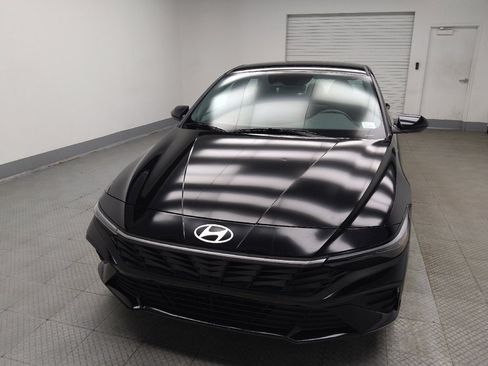 Used 2025 Hyundai Elantra SE FWD image 15