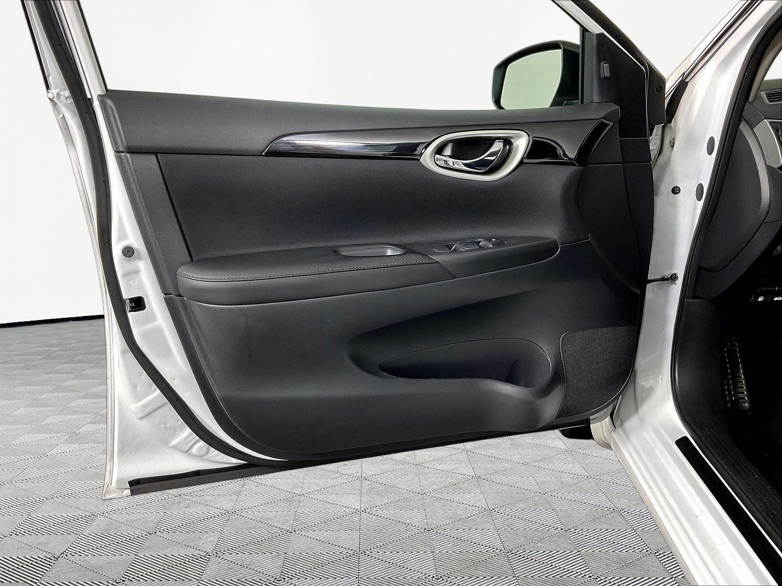 Used 2019 Nissan Sentra SV w/ Special Edition Package FWD image 20