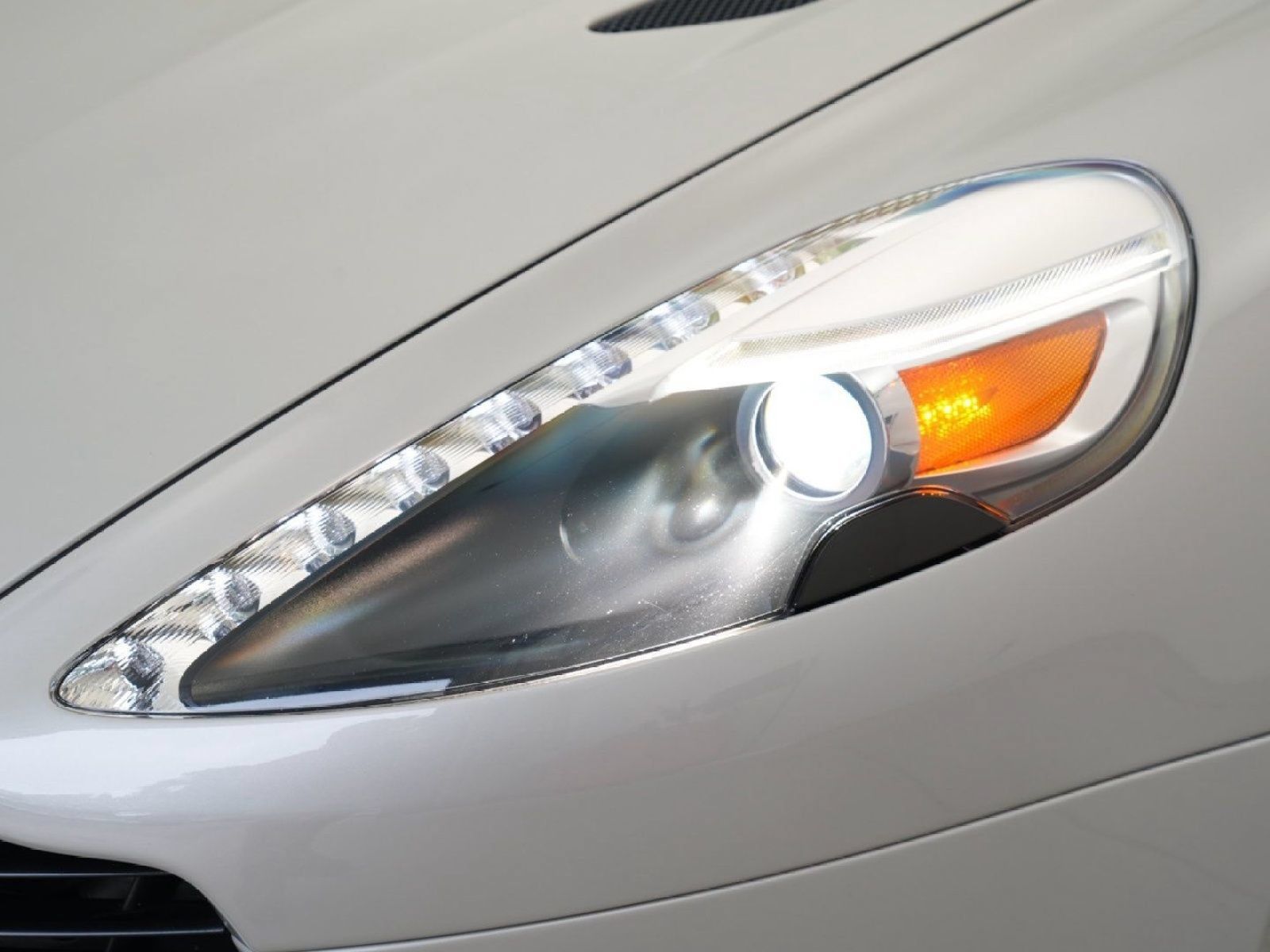 Used 2016 Aston Martin Vanquish Coupe RWD image 47