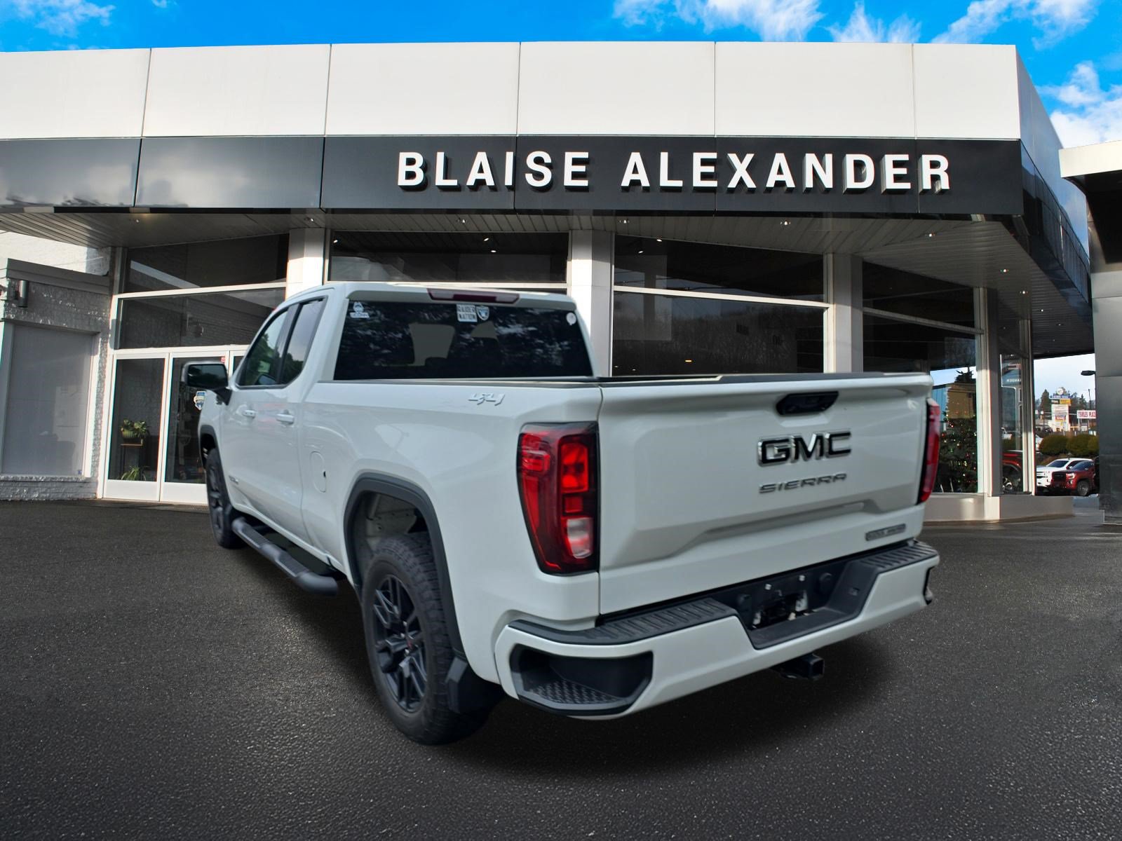 Used 2023 GMC Sierra 1500 Elevation AWD/4WD image 6