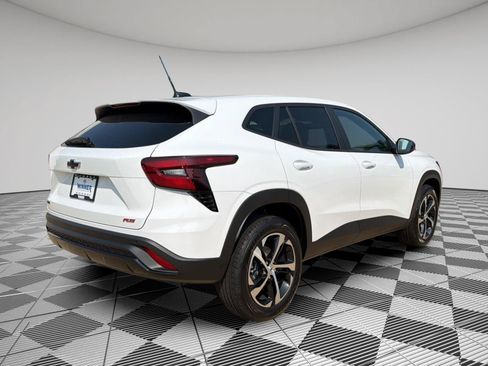 New 2026 Chevrolet Trax RS w/ Sunroof Package FWD image 5