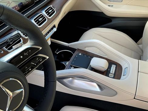 New 2026 Mercedes-Benz GLS 450 4MATIC image 8