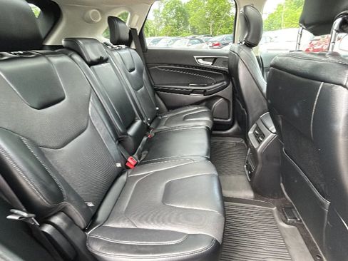 Used 2019 Ford Edge Titanium w/ Equipment Group 301A AWD/4WD image 34