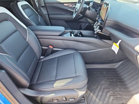 New 2025 Chevrolet Blazer EV LT image 24