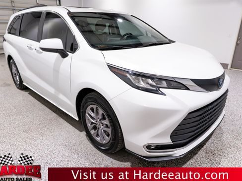 Used 2023 Toyota Sienna XLE FWD image 6