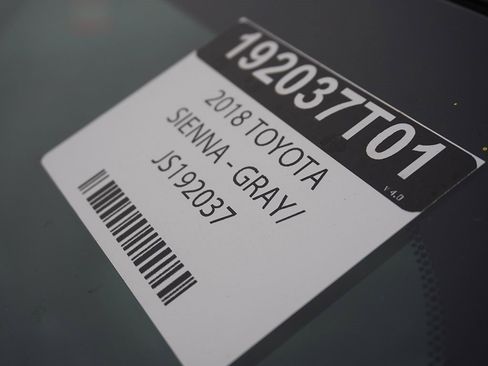 Used 2018 Toyota Sienna XLE w/ XLE Navigation Package image 66