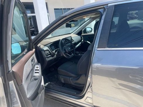 Used 2021 Nissan Rogue S FWD image 5