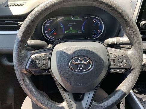 Used 2025 Toyota RAV4 XLE AWD/4WD image 19