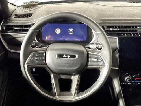 Certified 2025 Jeep Grand Cherokee Limited w/ Black Appearance Package AWD/4WD image 14