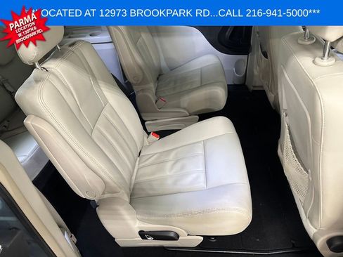 Used 2016 Chrysler Town & Country Touring w/ Driver Convenience Group image 24