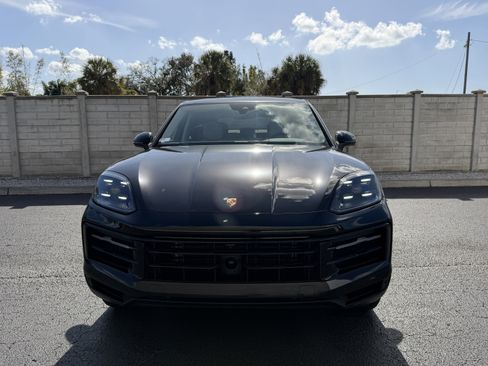 Certified 2024 Porsche Cayenne Coupe image 10