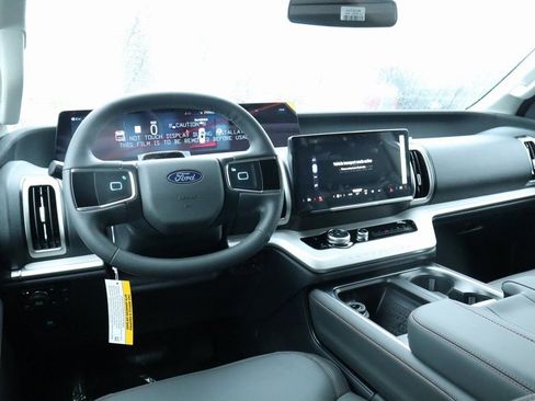 New 2025 Ford Expedition Active image 2