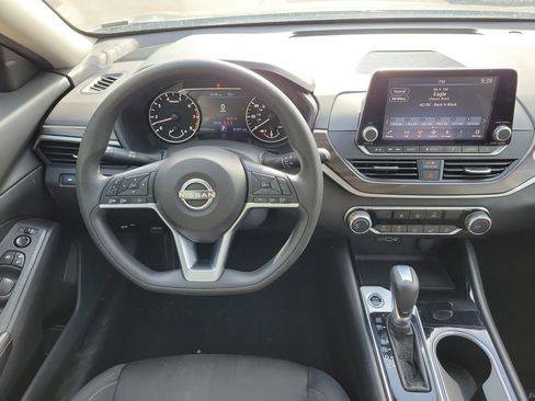 Used 2024 Nissan Altima 2.5 SV image 17