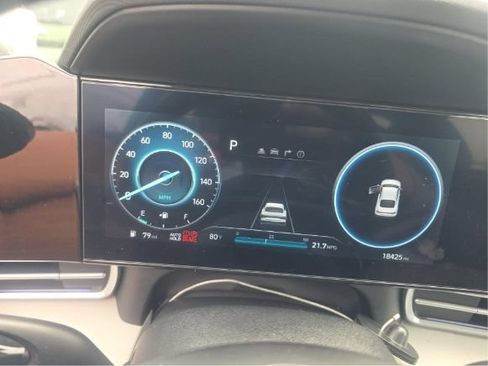 Used 2025 Hyundai Elantra Limited FWD image 7