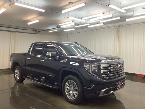 Used 2023 GMC Sierra 1500 Denali w/ Technology Package AWD/4WD image 4