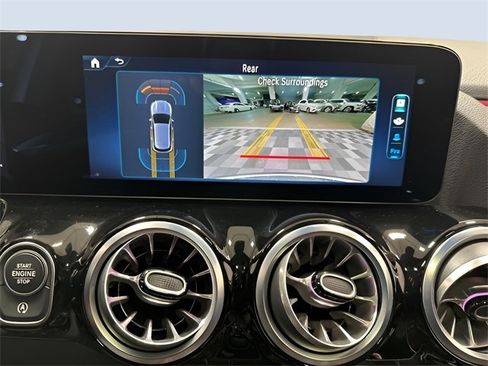 Used 2025 Mercedes-Benz GLA 250 4MATIC image 24