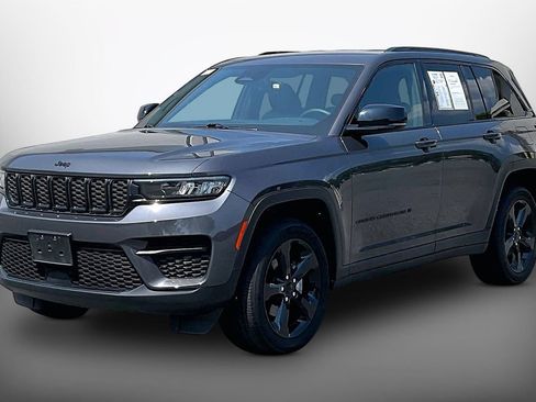 Used 2023 Jeep Grand Cherokee Altitude AWD/4WD image 4