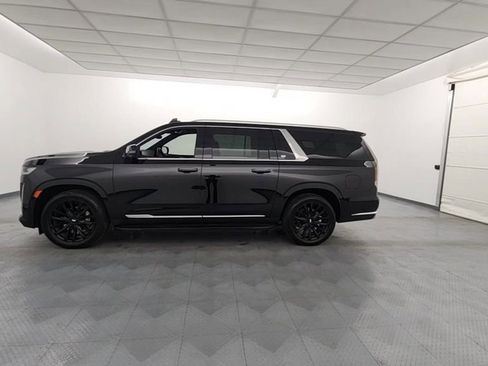 Used 2024 Cadillac Escalade ESV Premium Luxury w/ Performance Package image 5