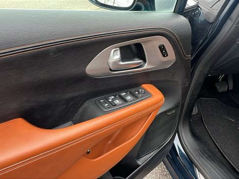 Used 2024 Chrysler Pacifica Pinnacle image 15